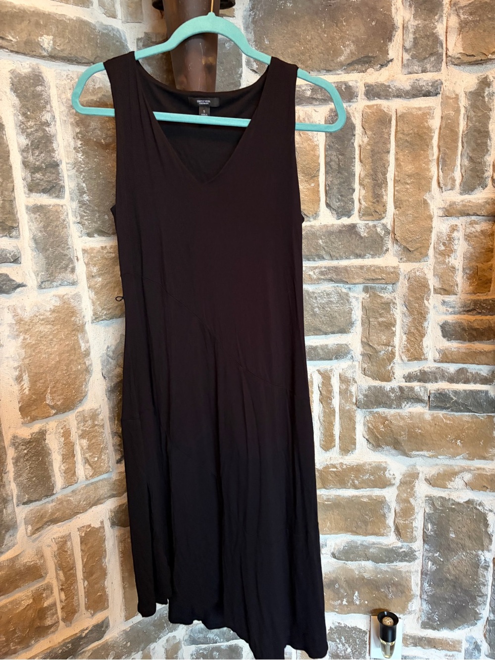 Simply Vera Classic Black V-Neck Sleeveless Dress size small